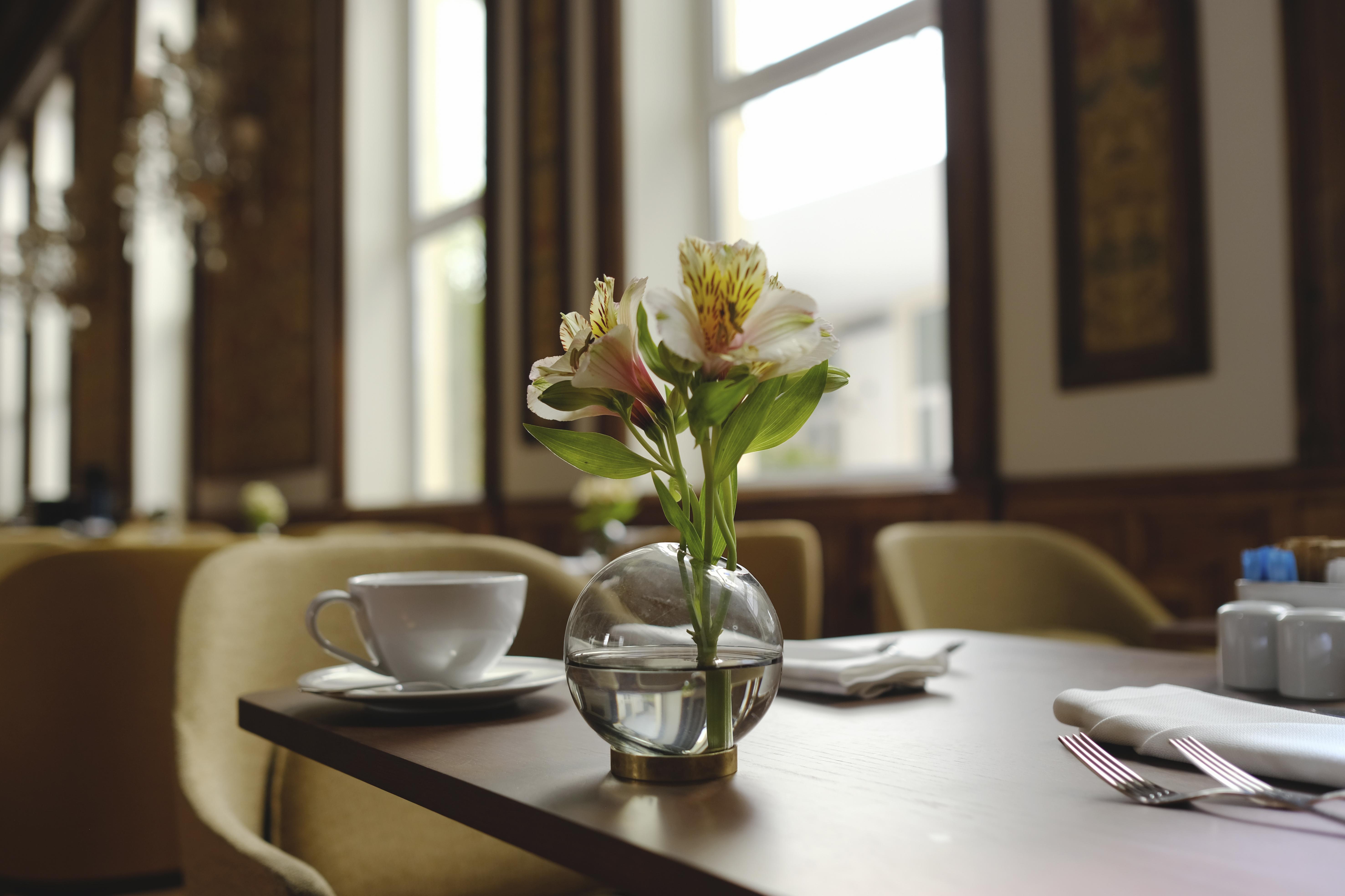 Hospes Infante Sagres Porto - Small Luxury Hotels Of The World Zewnętrze zdjęcie A table set for breakfast