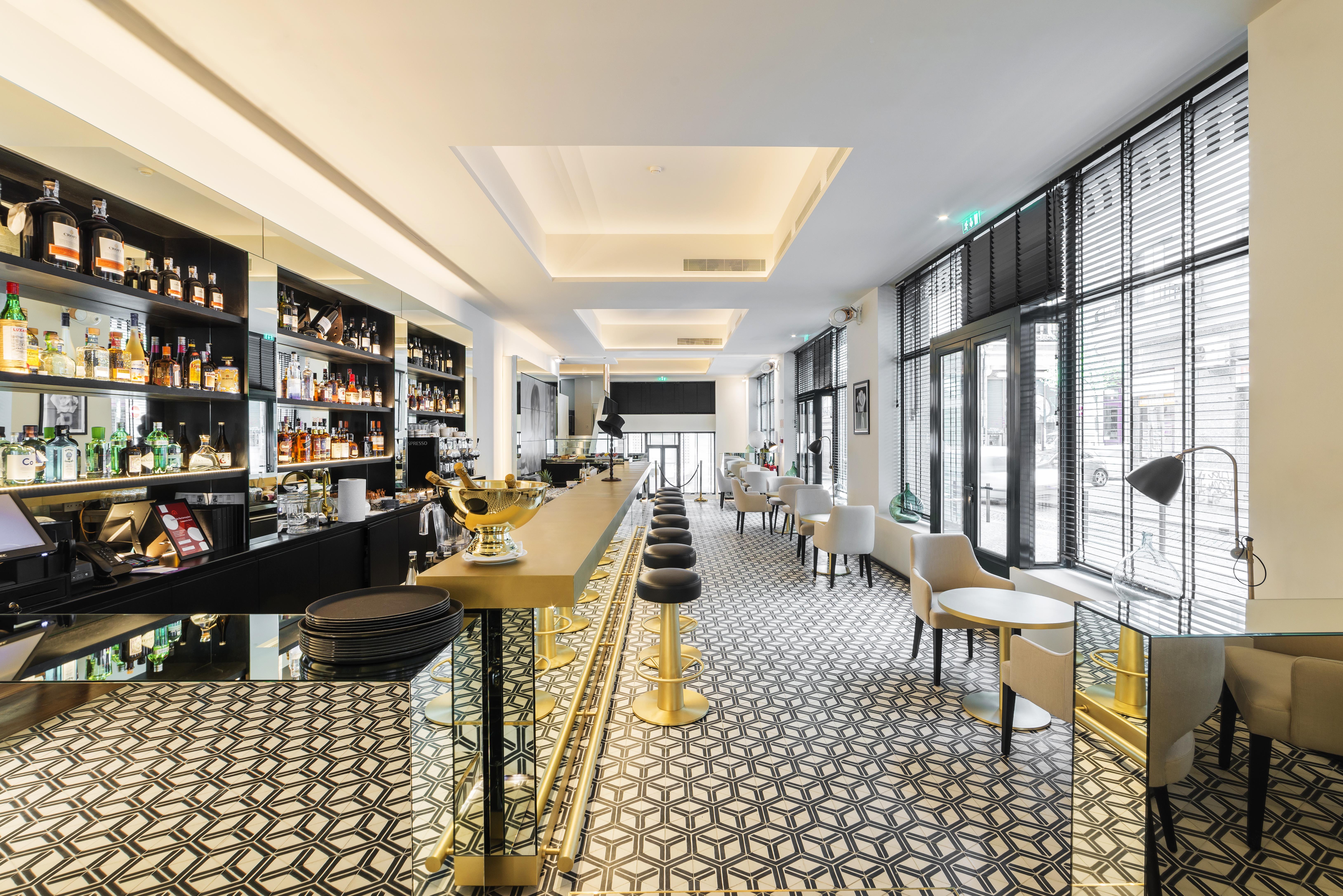 Hospes Infante Sagres Porto - Small Luxury Hotels Of The World Zewnętrze zdjęcie The bar at the hotel