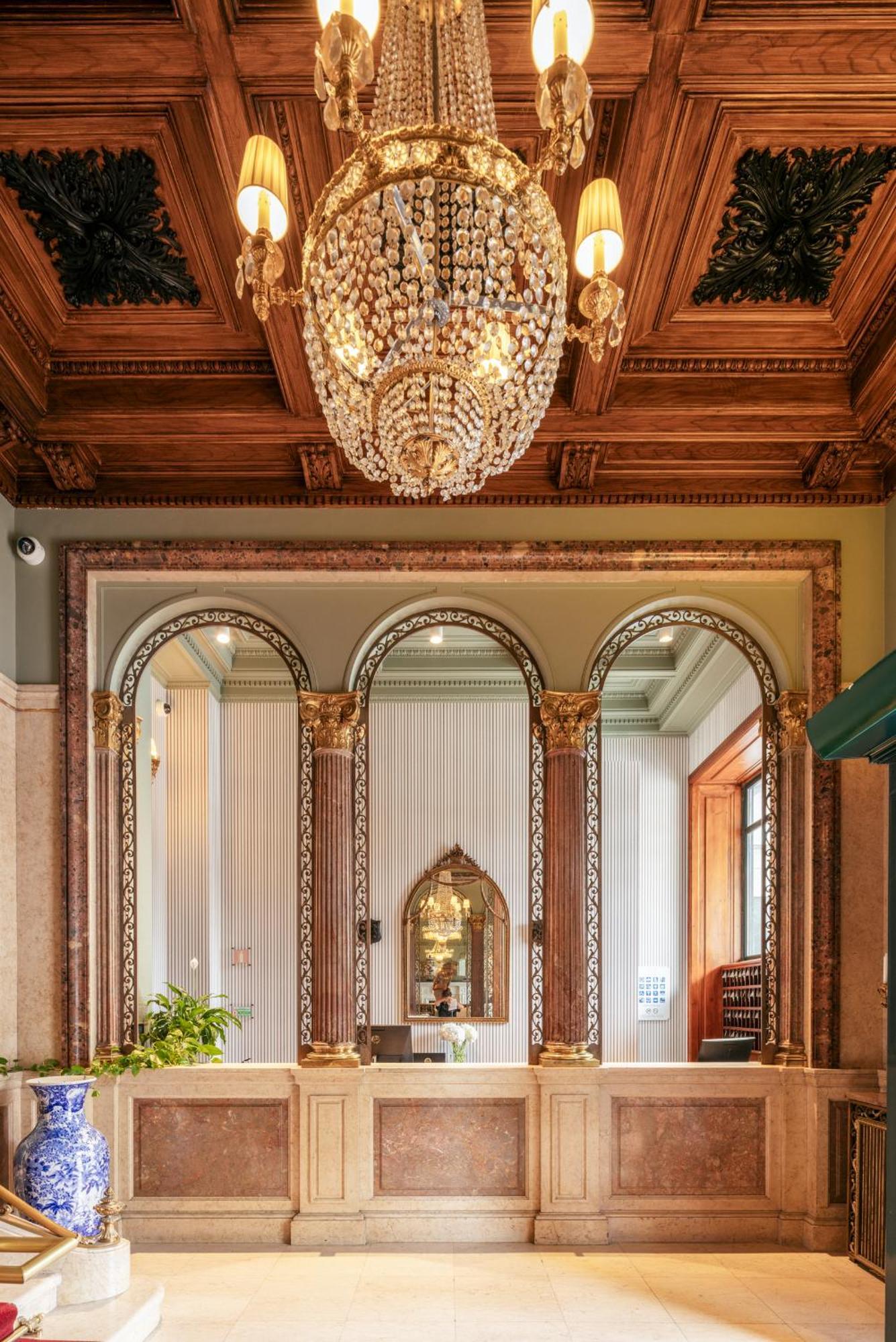 Hospes Infante Sagres Porto - Small Luxury Hotels Of The World Zewnętrze zdjęcie The lobby of the 1905 building