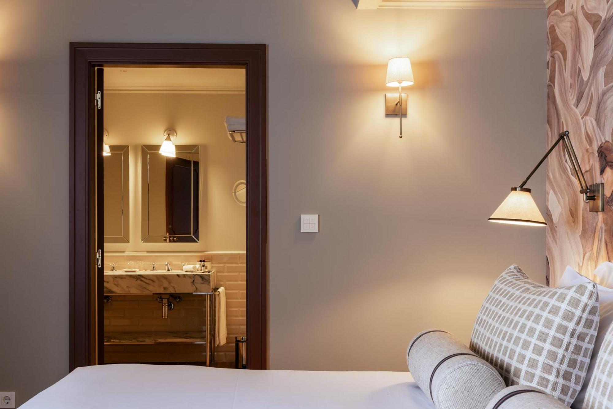 Hospes Infante Sagres Porto - Small Luxury Hotels Of The World Zewnętrze zdjęcie A room at the hotel
