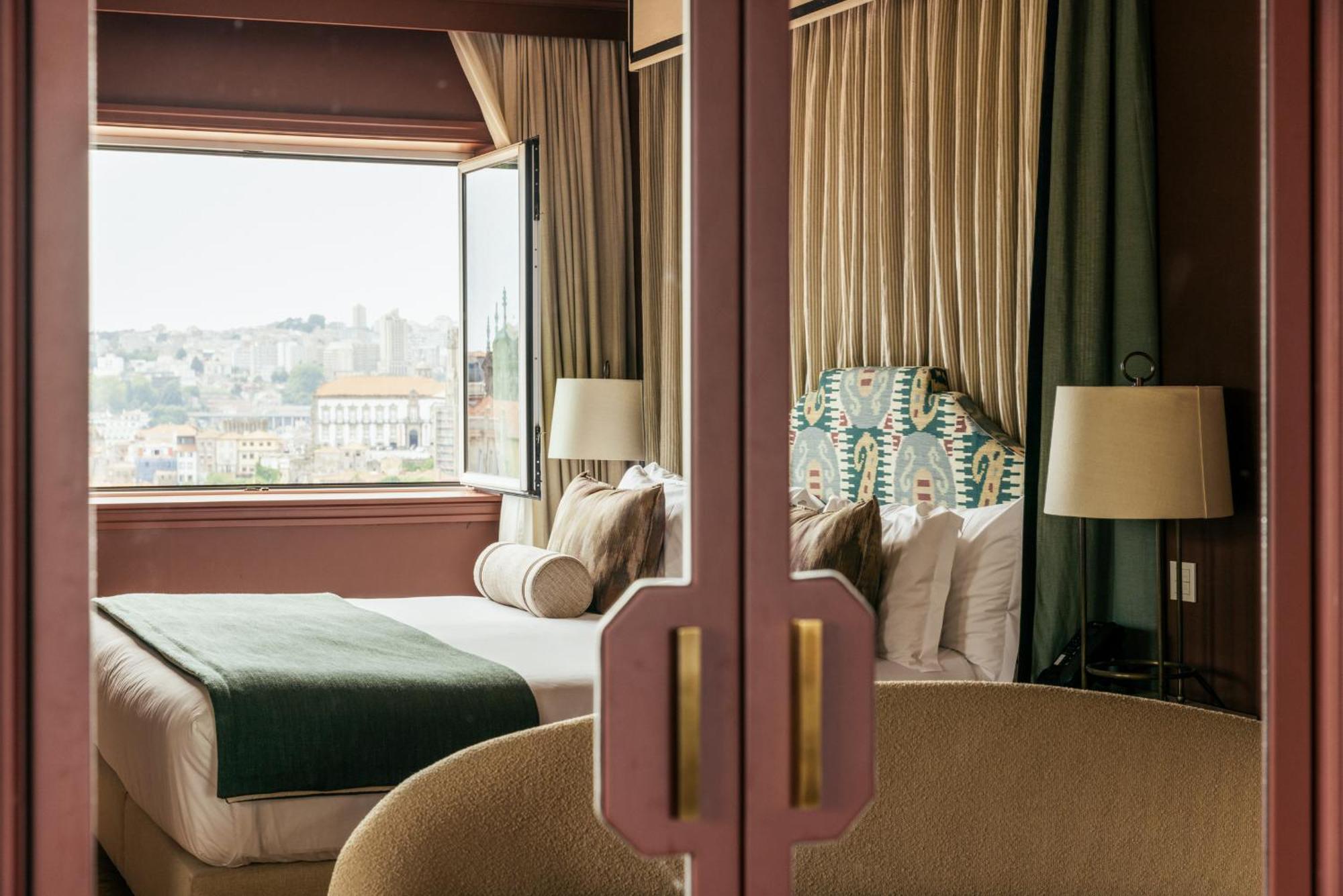 Hospes Infante Sagres Porto - Small Luxury Hotels Of The World Zewnętrze zdjęcie A bedroom at the hotel